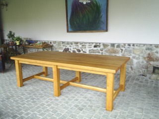 Šestinohý stůl